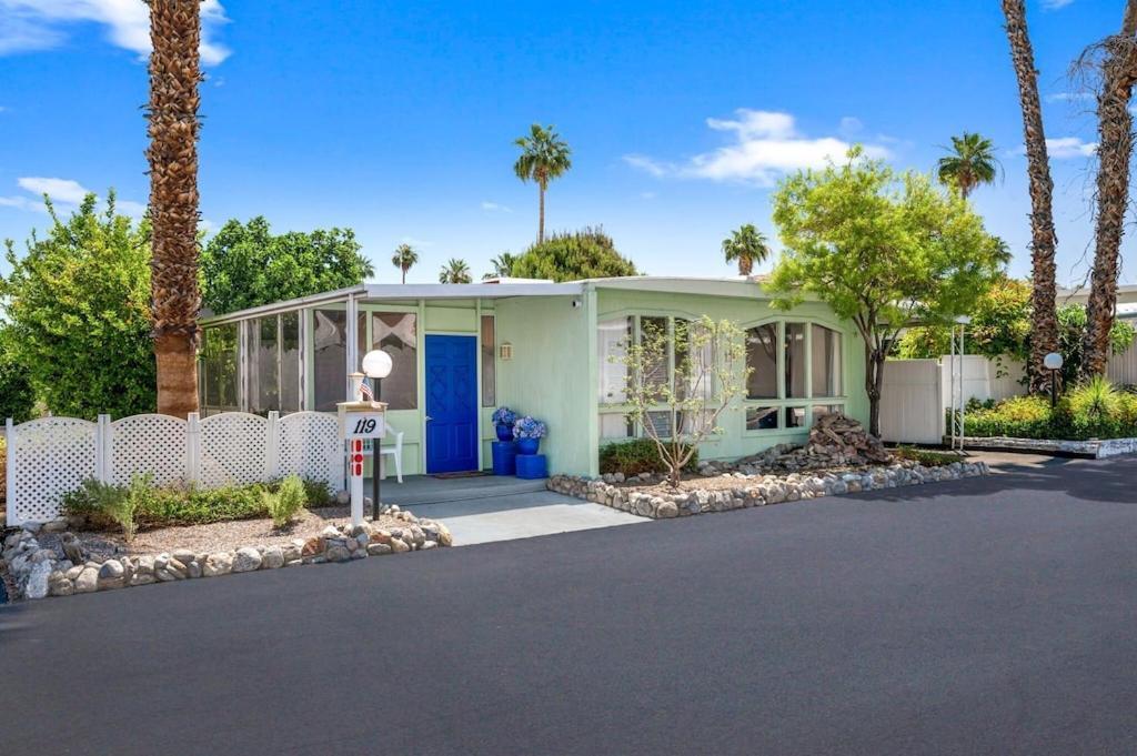 Palm Spring Mid-Century Home! Palm Springs Exterior photo