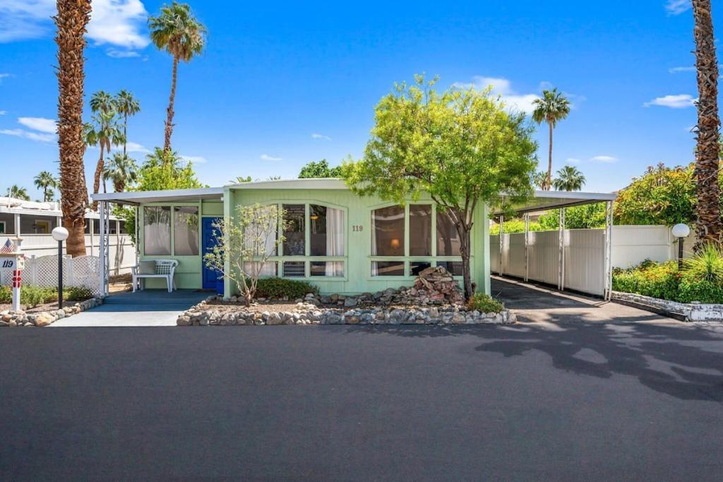 Palm Spring Mid-Century Home! Palm Springs Exterior photo